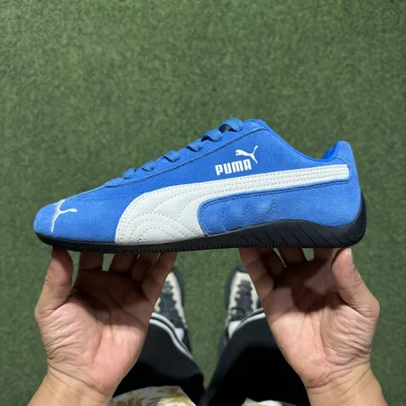 プーマ スニーカー