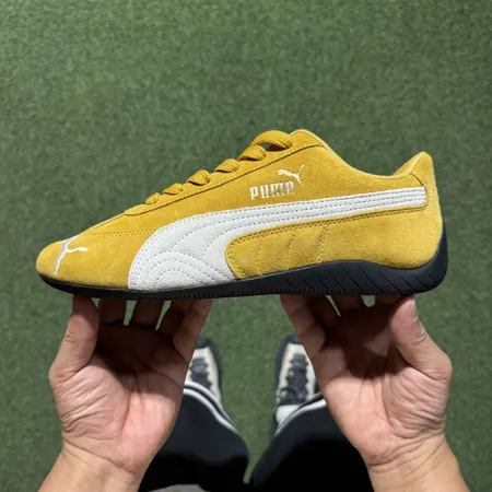 プーマ スニーカー