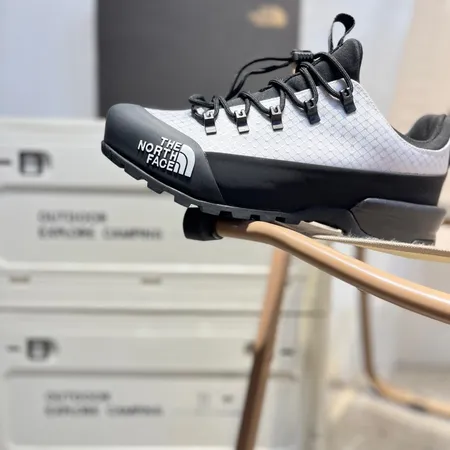 ノースフェイス スニーカー