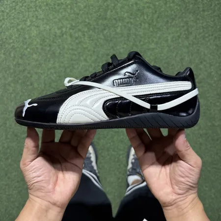 プーマ スニーカー