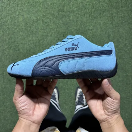 プーマ スニーカー