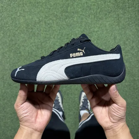 プーマ スニーカー