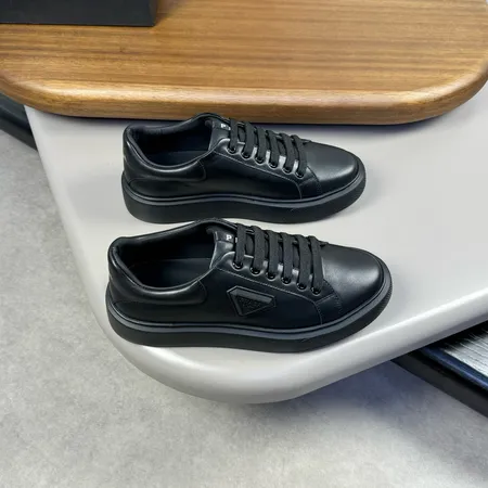 プラダ カジュアルシューズ