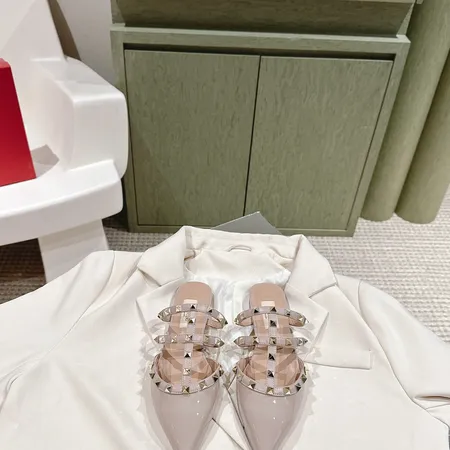 ヴァレンティノ スリッパ