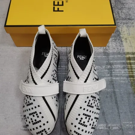 フェンディ カジュアルシューズ