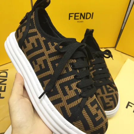 フェンディ カジュアルシューズ