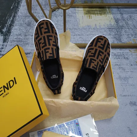 フェンディ カジュアルシューズ