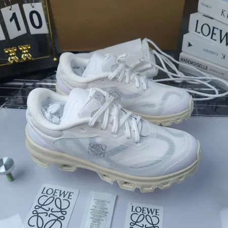 ロエベ スニーカー