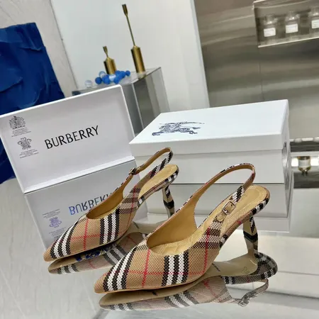 バーバリー ス サンダル