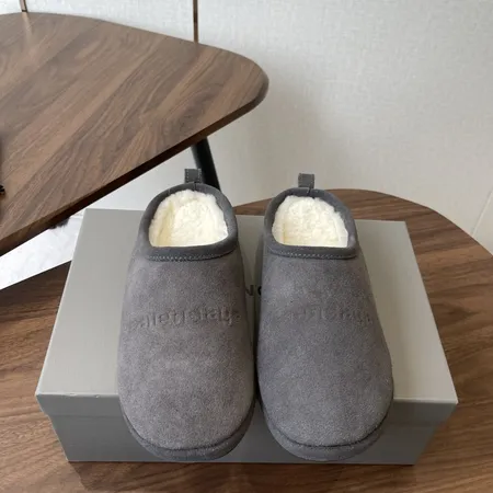 バレンシアガ スリッパ