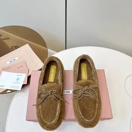 ミュウミュウ カジュアルシューズ