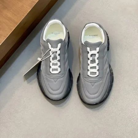 ジバンシィ スニーカー