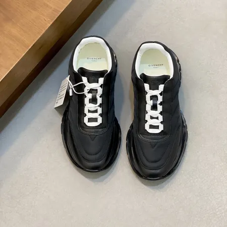 ジバンシィ スニーカー