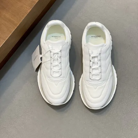 ジバンシィ スニーカー