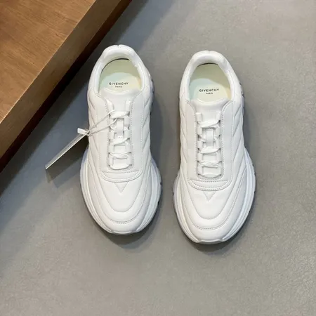 ジバンシィ スニーカー