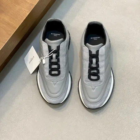 ジバンシィ スニーカー