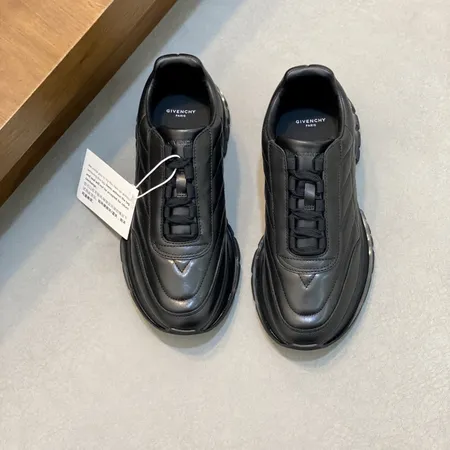 ジバンシィ スニーカー