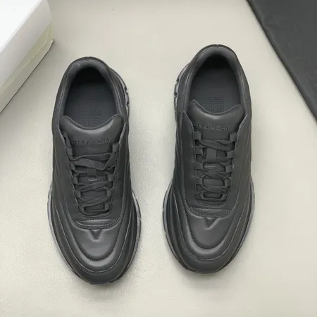 ジバンシィ カジュアルシューズ