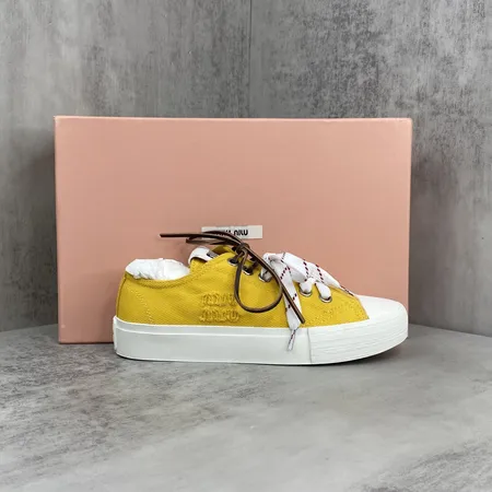 ミュウミュウ カジュアルシューズ