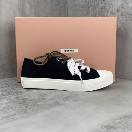 ミュウミュウ カジュアルシューズ