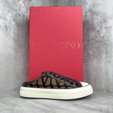 ヴァレンティノ カジュアルシューズ