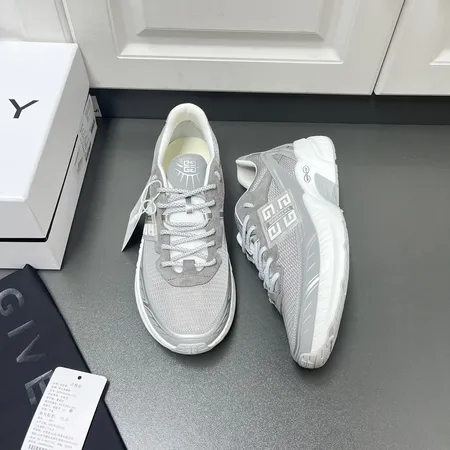 ジバンシィ スニーカー