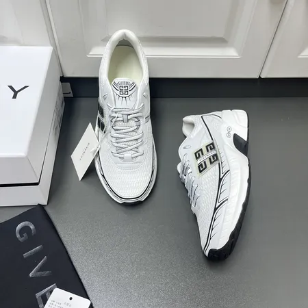 ジバンシィ スニーカー