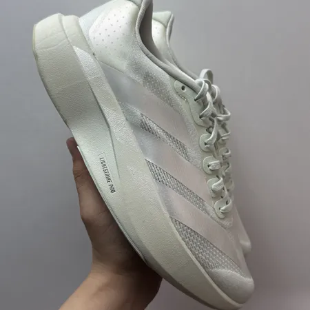 アディダス スニーカー