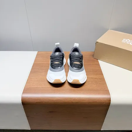 ロエベ スニーカー