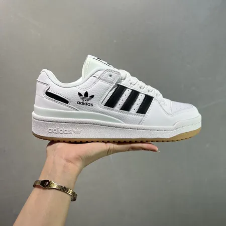 アディダス カジュアルシューズ