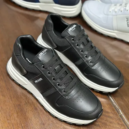 プラダ カジュアルシューズ