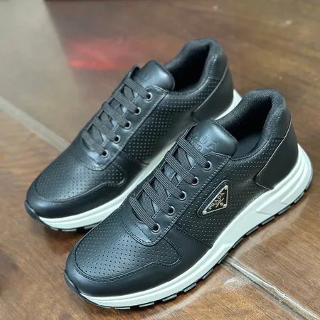 プラダ カジュアルシューズ