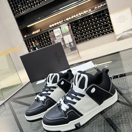 ヴァレンティノ カジュアルシューズ