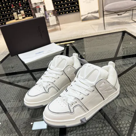 ヴァレンティノ カジュアルシューズ