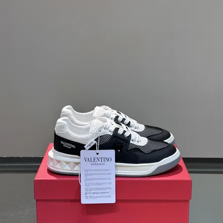 ヴァレンティノ カジュアルシューズ