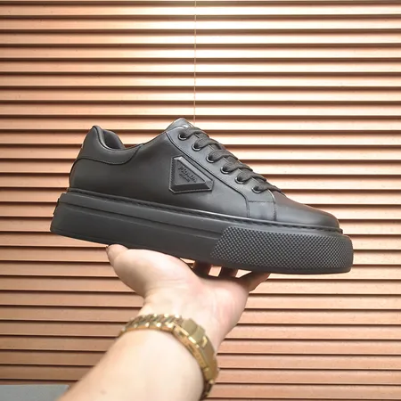 プラダ カジュアルシューズ