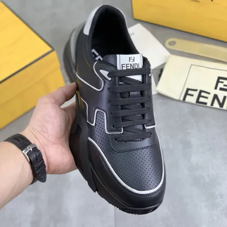 フェンディ スニーカー