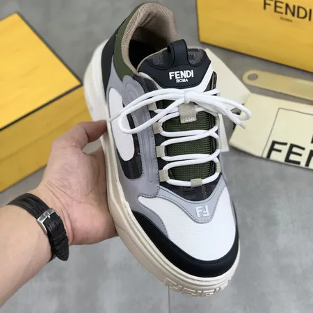 フェンディ カジュアルシューズ