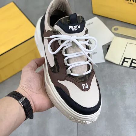 フェンディ カジュアルシューズ