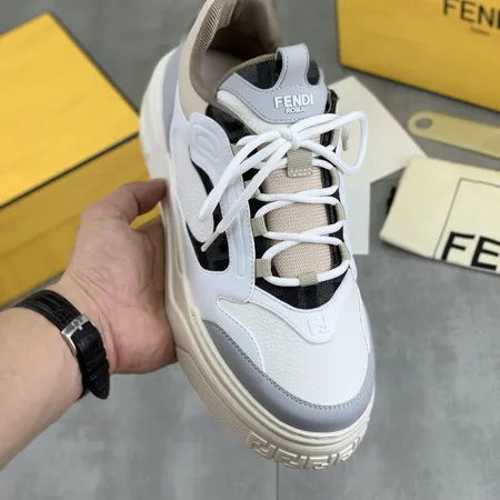 フェンディ カジュアルシューズ