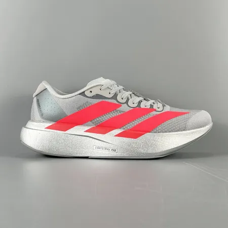 アディダス スニーカー