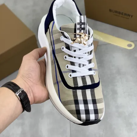 バーバリー ス スニーカー