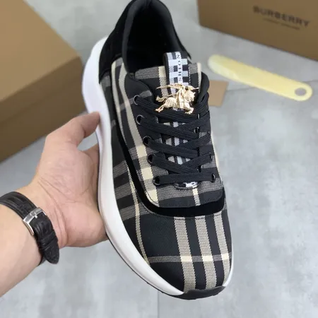 バーバリー ス スニーカー
