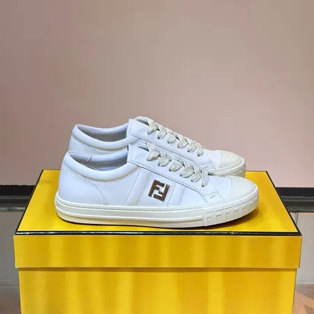 フェンディ カジュアルシューズ