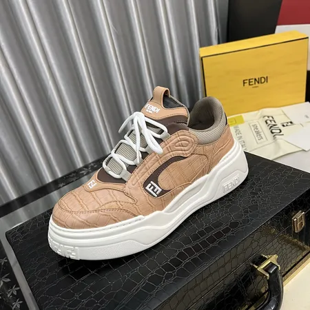 フェンディ カジュアルシューズ