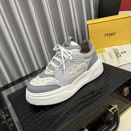 フェンディ カジュアルシューズ