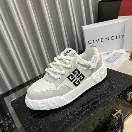 ジバンシィ カジュアルシューズ