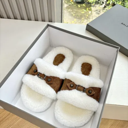 バレンシアガ スリッパ