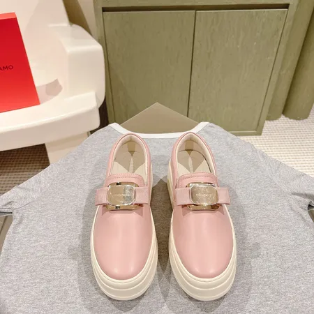 フェラガモ カジュアルシューズ