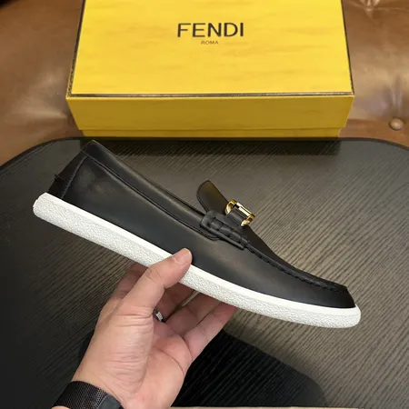 フェンディ カジュアルシューズ